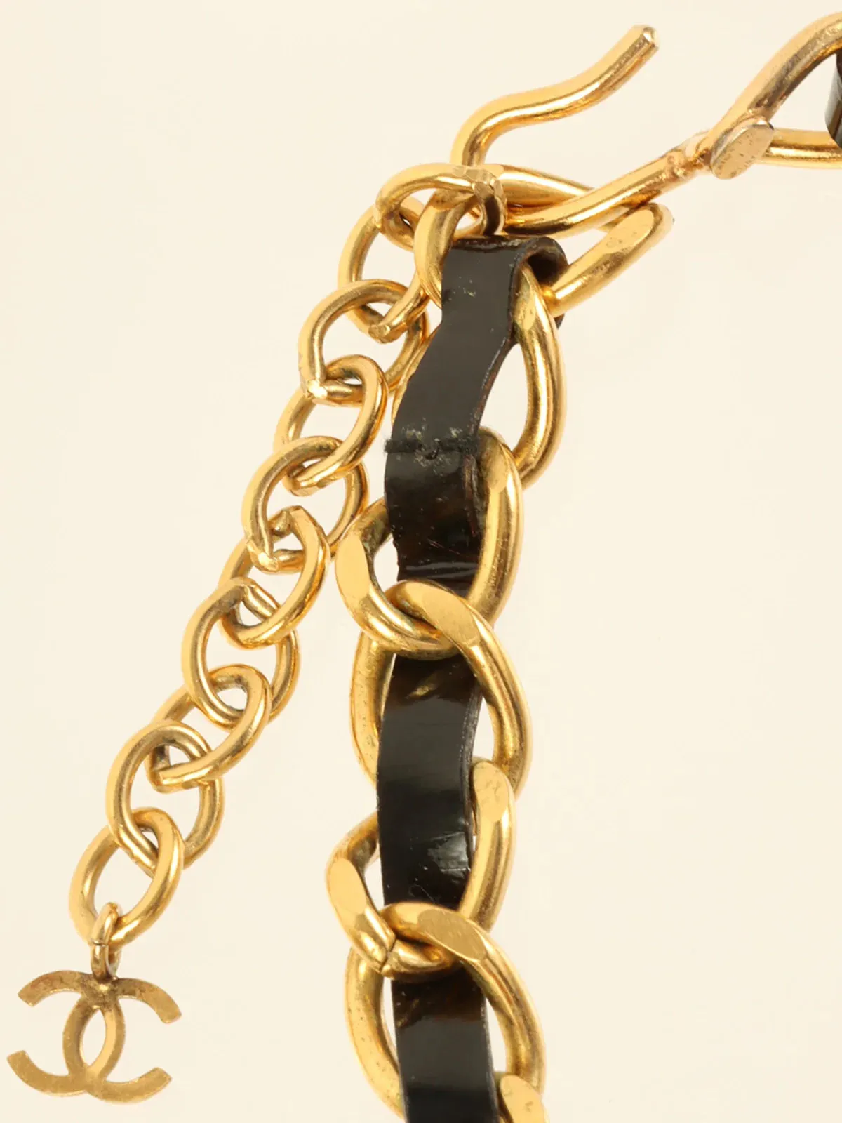 CHANEL Patent Rhinestone Cc Mark Chain Choker Gold/Black