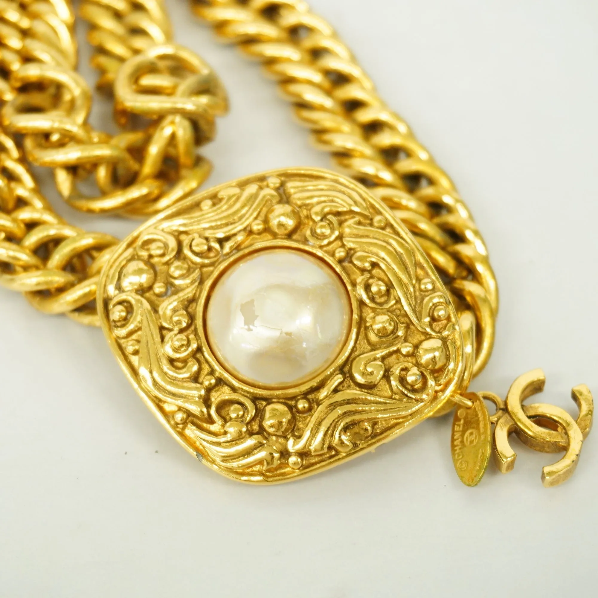 CHANELAuth  Fake Pearl Gold Hardware Women's Chain Belt Gold