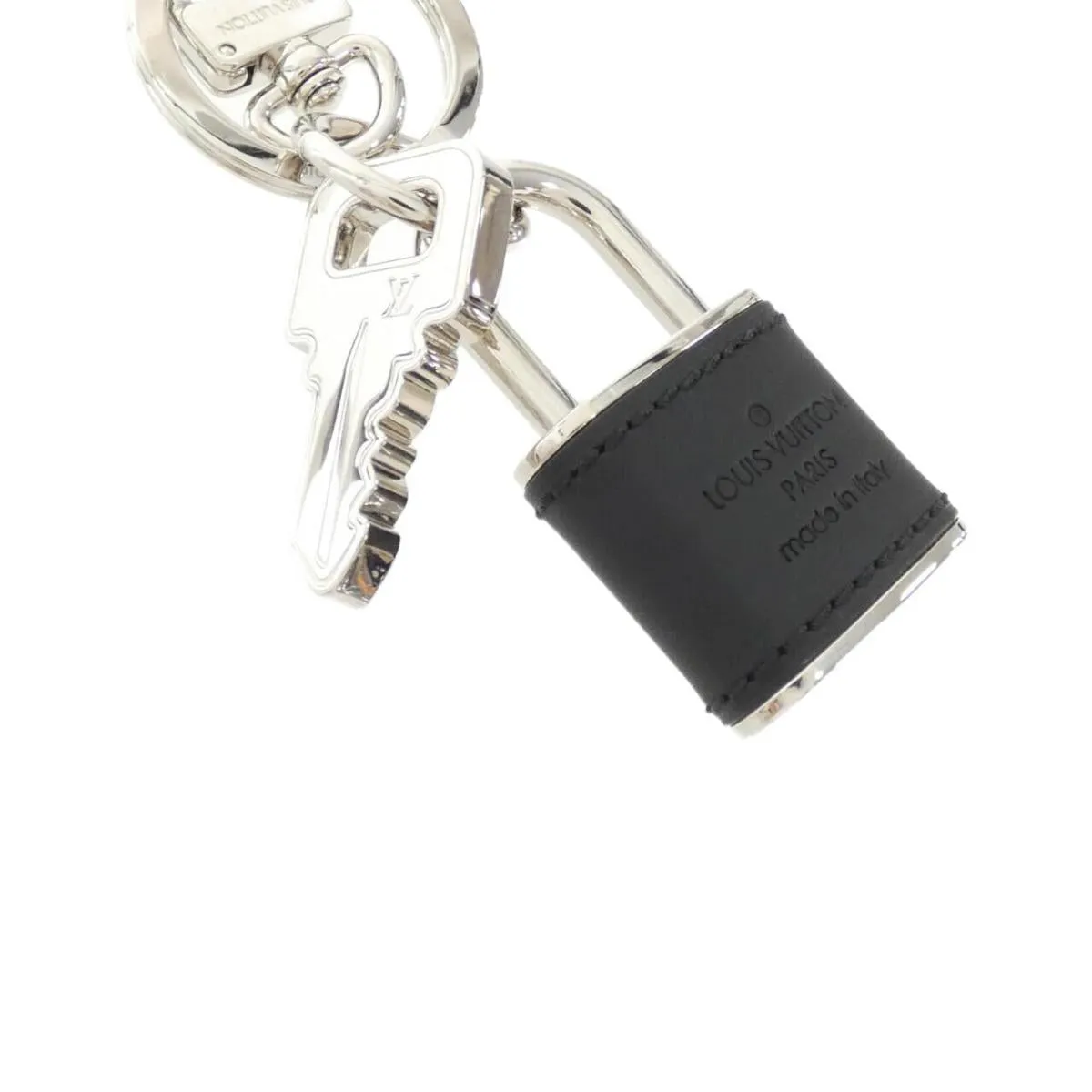 Louis Vuitton Travel Cadena M67927 Keyring